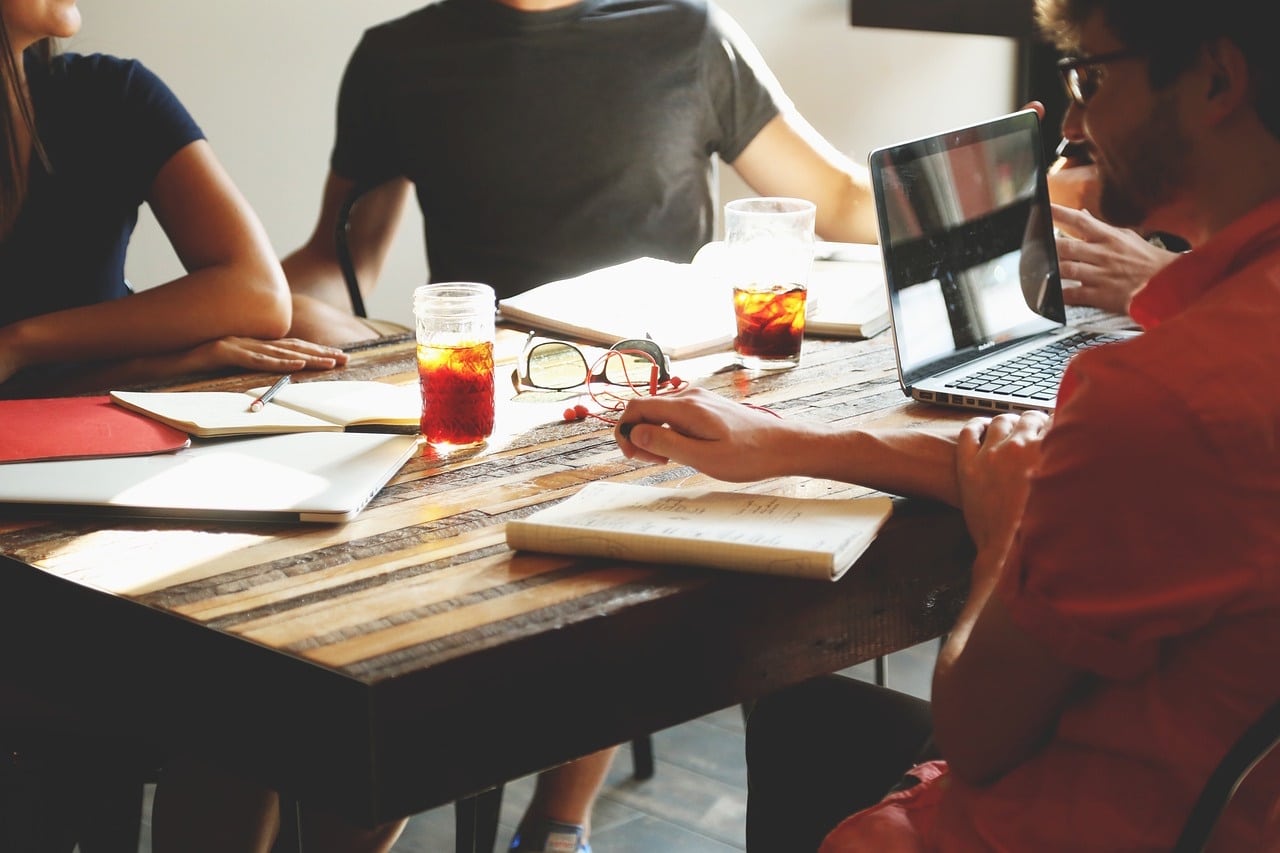 Pourquoi choisir un rédacteur web local